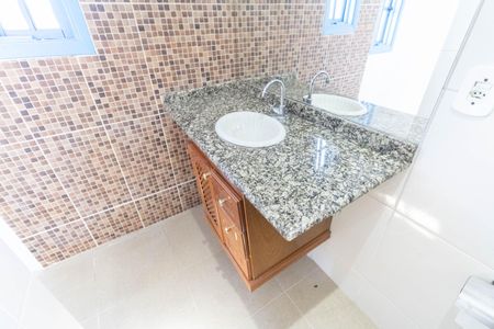 Casa de condomínio para alugar com 160m², 3 quartos e 1 vagaBanheiro da Suíte