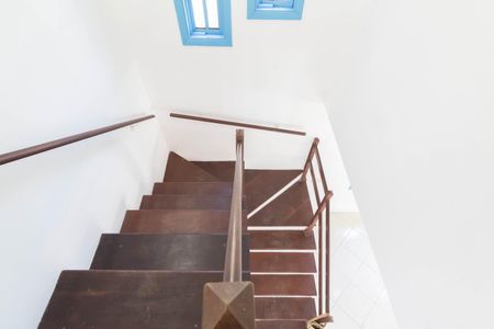 Casa de condomínio para alugar com 160m², 3 quartos e 1 vagaEscada