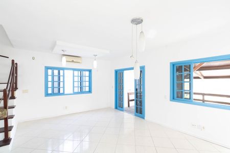 Sala de casa de condomínio para alugar com 3 quartos, 160m² em Guaratiba, Rio de Janeiro