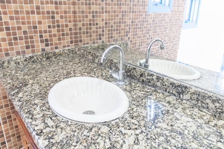 Casa de condomínio para alugar com 160m², 3 quartos e 1 vagaBanheiro da Suíte