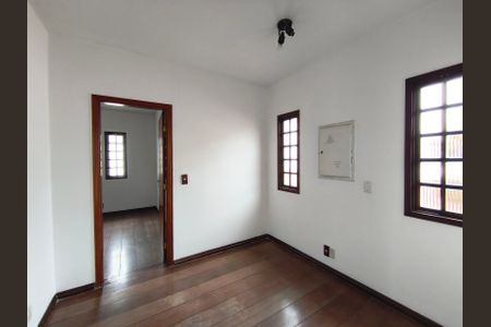 Casa à venda com 230m², 4 quartos e 4 vagasEscritório