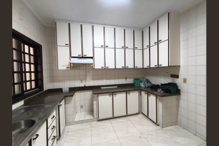 Casa à venda com 230m², 4 quartos e 4 vagasCozinha