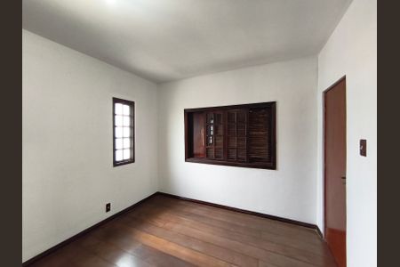 Casa à venda com 230m², 4 quartos e 4 vagasSuíte