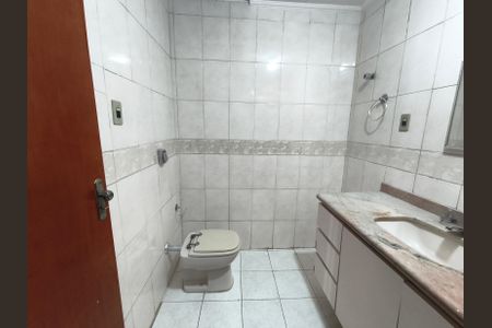 Casa à venda com 230m², 4 quartos e 4 vagasBanheiro da Suíte