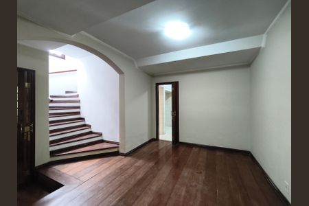 Casa à venda com 230m², 4 quartos e 4 vagasSala