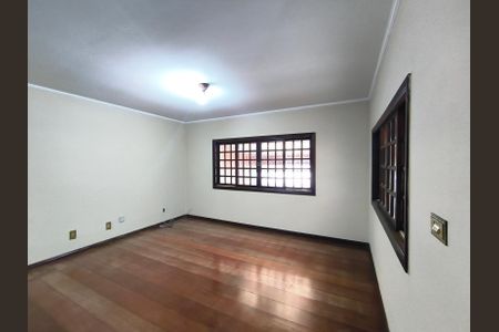 Casa à venda com 230m², 4 quartos e 4 vagasSala