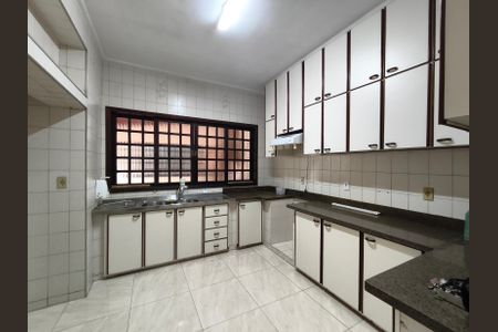 Casa à venda com 230m², 4 quartos e 4 vagasCozinha