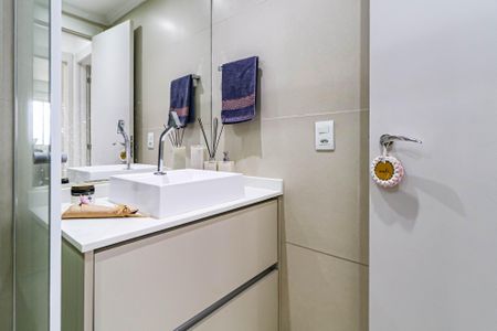 Apartamento à venda com 68m², 2 quartos e 1 vaga Apartamento à venda com 68m², 2 quartos e 1 vagaBanheiro social