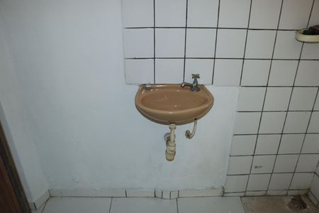 Casa de condomínio para alugar com 723m², 5 quartos e 2 vagasBanheiro de Serviço