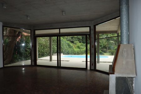 Sala de casa de condomínio para alugar com 5 quartos, 723m² em Vila Santo Antônio, Cotia