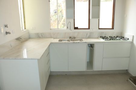 Casa de condomínio para alugar com 723m², 5 quartos e 2 vagasCozinha