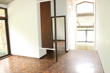 Sala de casa de condomínio para alugar com 5 quartos, 723m² em Vila Santo Antônio, Cotia