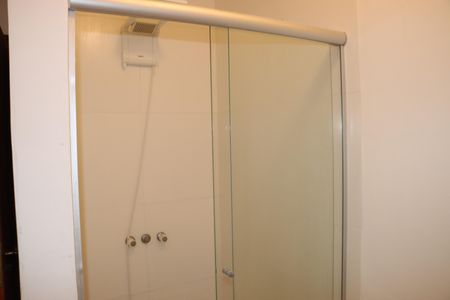 Casa de condomínio para alugar com 723m², 5 quartos e 2 vagasBanheiro da Suíte