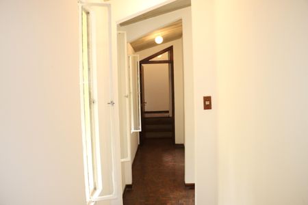 Casa de condomínio para alugar com 723m², 5 quartos e 2 vagasCorredor