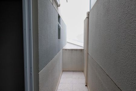 Casa de condomínio à venda com 92m², 3 quartos e 2 vagas Casa de condomínio à venda com 92m², 3 quartos e 2 vagasSacada