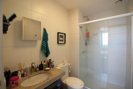 Apartamento à venda com 79m², 2 quartos e 1 vagaBanheiro Suíte 1