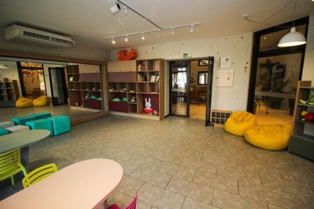 Casa de condomínio à venda com 248m², 4 quartos e 4 vagas Casa de condomínio à venda com 248m², 4 quartos e 4 vagasÁrea comum - Brinquedoteca