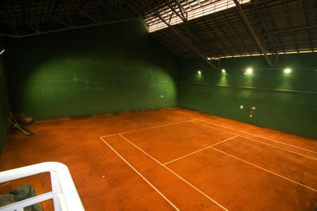 Casa de condomínio à venda com 248m², 4 quartos e 4 vagas Casa de condomínio à venda com 248m², 4 quartos e 4 vagasÁrea comum - Quadra de Tênis