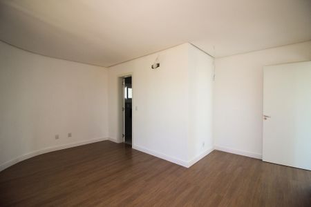 Casa de condomínio à venda com 248m², 4 quartos e 4 vagas Casa de condomínio à venda com 248m², 4 quartos e 4 vagasSuíte 1