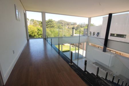 Casa de condomínio à venda com 248m², 4 quartos e 4 vagas Casa de condomínio à venda com 248m², 4 quartos e 4 vagasCorredor