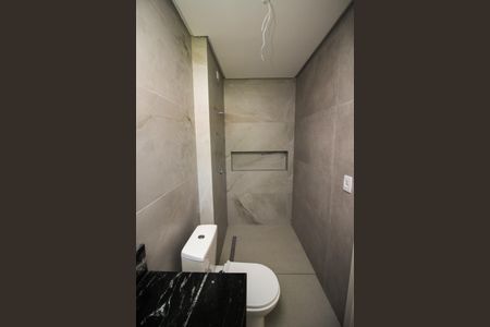 Casa de condomínio à venda com 248m², 4 quartos e 4 vagas Casa de condomínio à venda com 248m², 4 quartos e 4 vagasBanheiro da Suíte 1