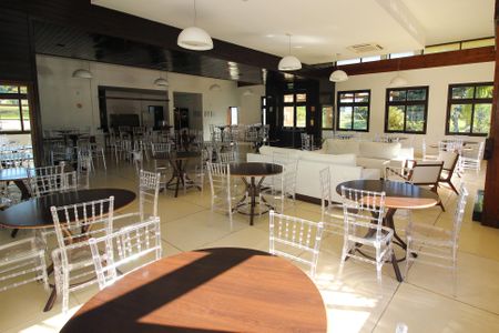 Casa de condomínio à venda com 248m², 4 quartos e 4 vagas Casa de condomínio à venda com 248m², 4 quartos e 4 vagasÁrea comum - Salão de festas 1