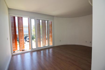 Casa de condomínio à venda com 248m², 4 quartos e 4 vagas Casa de condomínio à venda com 248m², 4 quartos e 4 vagasSuíte 1