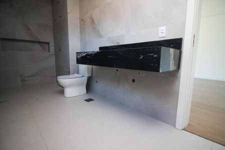Casa de condomínio à venda com 248m², 4 quartos e 4 vagas Casa de condomínio à venda com 248m², 4 quartos e 4 vagasBanheiro da Suíte 3