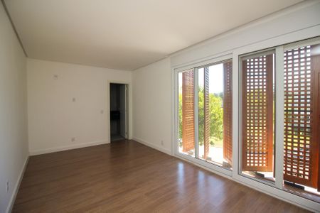 Casa de condomínio à venda com 248m², 4 quartos e 4 vagas Casa de condomínio à venda com 248m², 4 quartos e 4 vagasSuíte 2