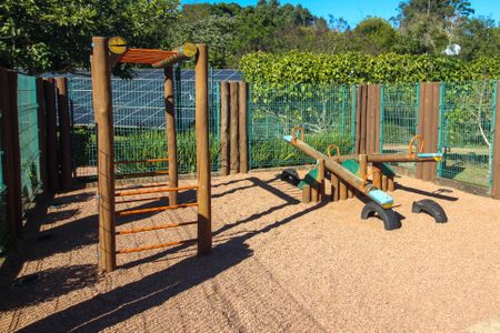 Casa de condomínio à venda com 248m², 4 quartos e 4 vagas Casa de condomínio à venda com 248m², 4 quartos e 4 vagasÁrea comum - Playground