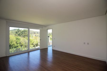 Casa de condomínio à venda com 248m², 4 quartos e 4 vagas Casa de condomínio à venda com 248m², 4 quartos e 4 vagasSuíte 3