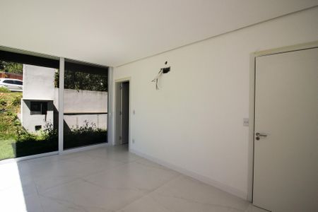 Casa de condomínio à venda com 248m², 4 quartos e 4 vagas Casa de condomínio à venda com 248m², 4 quartos e 4 vagasSuíte 4