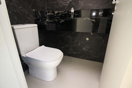 Casa de condomínio à venda com 248m², 4 quartos e 4 vagas Casa de condomínio à venda com 248m², 4 quartos e 4 vagasLavabo