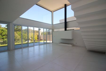 Casa de condomínio à venda com 248m², 4 quartos e 4 vagas Casa de condomínio à venda com 248m², 4 quartos e 4 vagasSala