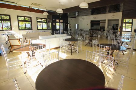 Casa de condomínio à venda com 248m², 4 quartos e 4 vagas Casa de condomínio à venda com 248m², 4 quartos e 4 vagasÁrea comum - Salão de festas 1