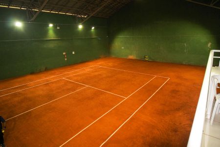 Casa de condomínio à venda com 248m², 4 quartos e 4 vagas Casa de condomínio à venda com 248m², 4 quartos e 4 vagasÁrea comum - Quadra de Tênis