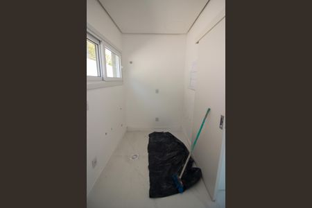 Casa de condomínio à venda com 248m², 4 quartos e 4 vagas Casa de condomínio à venda com 248m², 4 quartos e 4 vagasÁrea de Serviço