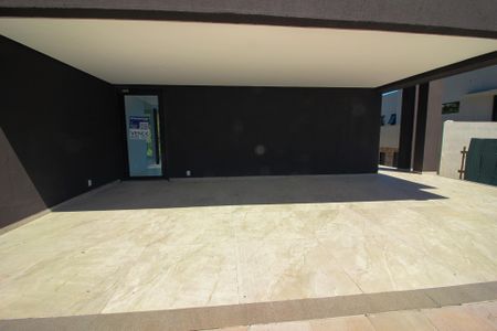 Casa de condomínio à venda com 248m², 4 quartos e 4 vagas Casa de condomínio à venda com 248m², 4 quartos e 4 vagasGaragem