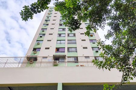 Apartamento à venda com 60m², 2 quartos e 1 vaga Apartamento à venda com 60m², 2 quartos e 1 vagaFachada