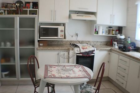 Casa à venda com 98m², 3 quartos e 2 vagas Casa à venda com 98m², 3 quartos e 2 vagasCozinha