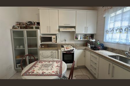 Casa à venda com 98m², 3 quartos e 2 vagas Casa à venda com 98m², 3 quartos e 2 vagasCozinha