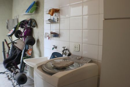 Casa à venda com 98m², 3 quartos e 2 vagas Casa à venda com 98m², 3 quartos e 2 vagasÁrea de Serviço