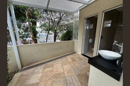 Casa à venda com 98m², 3 quartos e 2 vagas Casa à venda com 98m², 3 quartos e 2 vagasÁrea comum - Churrasqueira
