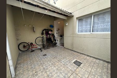 Casa à venda com 98m², 3 quartos e 2 vagas Casa à venda com 98m², 3 quartos e 2 vagasQuintal