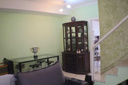 Casa à venda com 98m², 3 quartos e 2 vagas Casa à venda com 98m², 3 quartos e 2 vagasSala