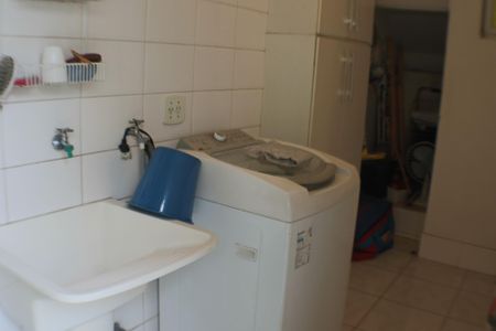 Casa à venda com 98m², 3 quartos e 2 vagas Casa à venda com 98m², 3 quartos e 2 vagasÁrea de Serviço