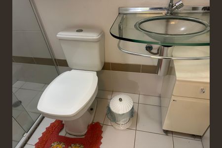 Casa à venda com 98m², 3 quartos e 2 vagas Casa à venda com 98m², 3 quartos e 2 vagasBanheiro