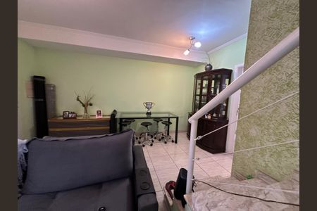 Casa à venda com 98m², 3 quartos e 2 vagas Casa à venda com 98m², 3 quartos e 2 vagasSala