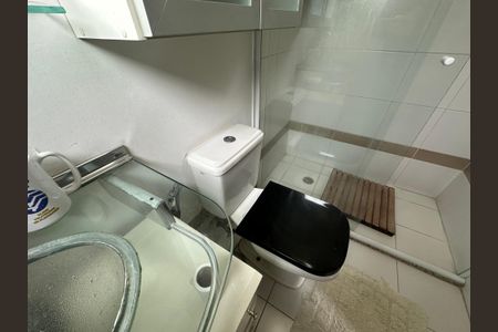 Casa à venda com 98m², 3 quartos e 2 vagas Casa à venda com 98m², 3 quartos e 2 vagasBanheiro da Suíte