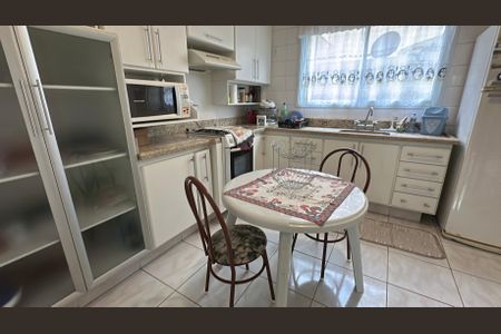 Casa à venda com 98m², 3 quartos e 2 vagas Casa à venda com 98m², 3 quartos e 2 vagasCozinha